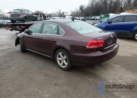 2013 Volkswagen Passat 2.5L Se z USA, uszkodzony, nr VIN 1VWBP7A30DC078558